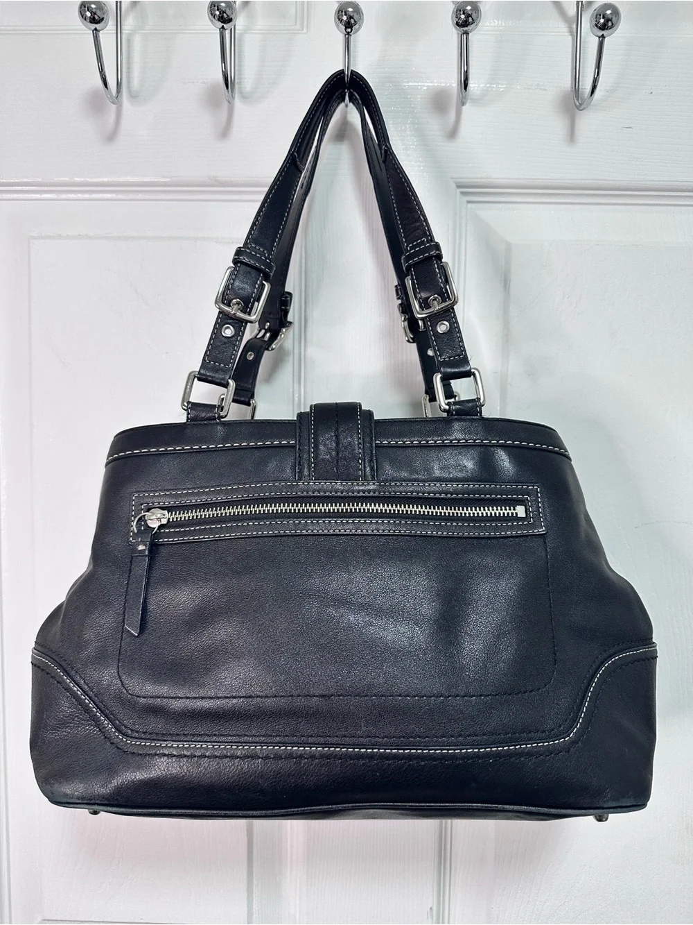 Coach detail hang